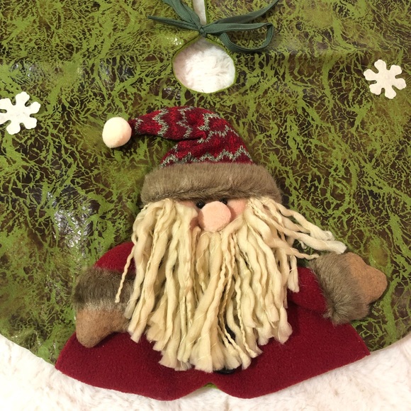 Christmas Tree Skirt with 3D Santa - Picture 2 of 4